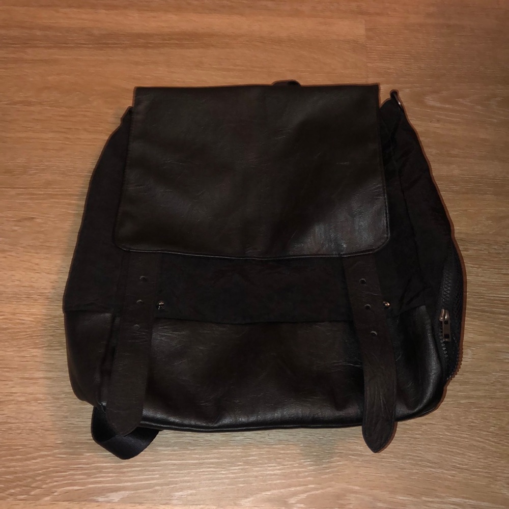 Lucy workout backpack with shoe compartment